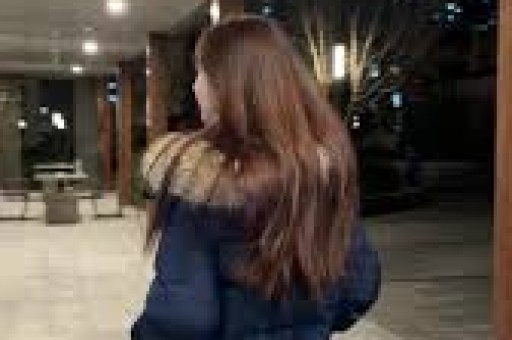 韩国女星Jennie耍大牌事件后《时代》红毯争艳直角肩再成亮点 韩国女星Jennie耍大牌事件后《时代》红毯争艳直角肩再成亮点