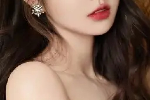 女星超大牌排场惹热议与男助理亲密举动引全网吵翻